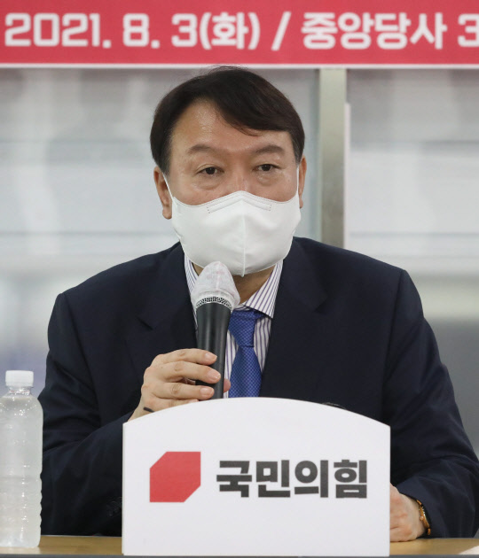윤석열 국민의힘 제20대 대선 예비후보가 3일 오전 서울 여의도 국민의힘 중앙당사에서 열린 서울시 강북권 원외당협위원장 간담회에서 발언하고 있다.연합뉴스